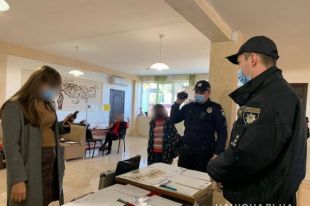 На Закарпатье работники вокзала продавали поддельные COVID-справки.