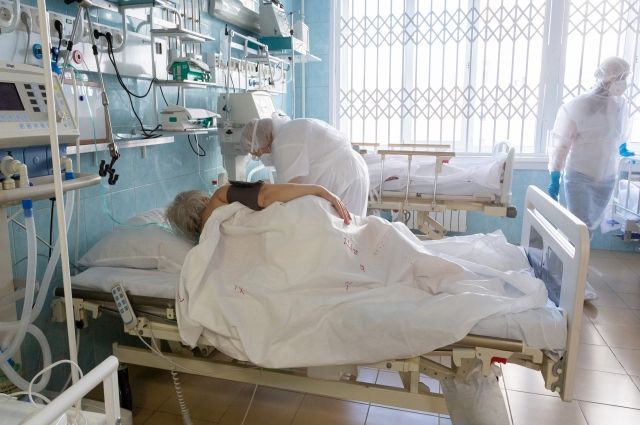 В Омской области ещё 584 человека заболели коронавирусом