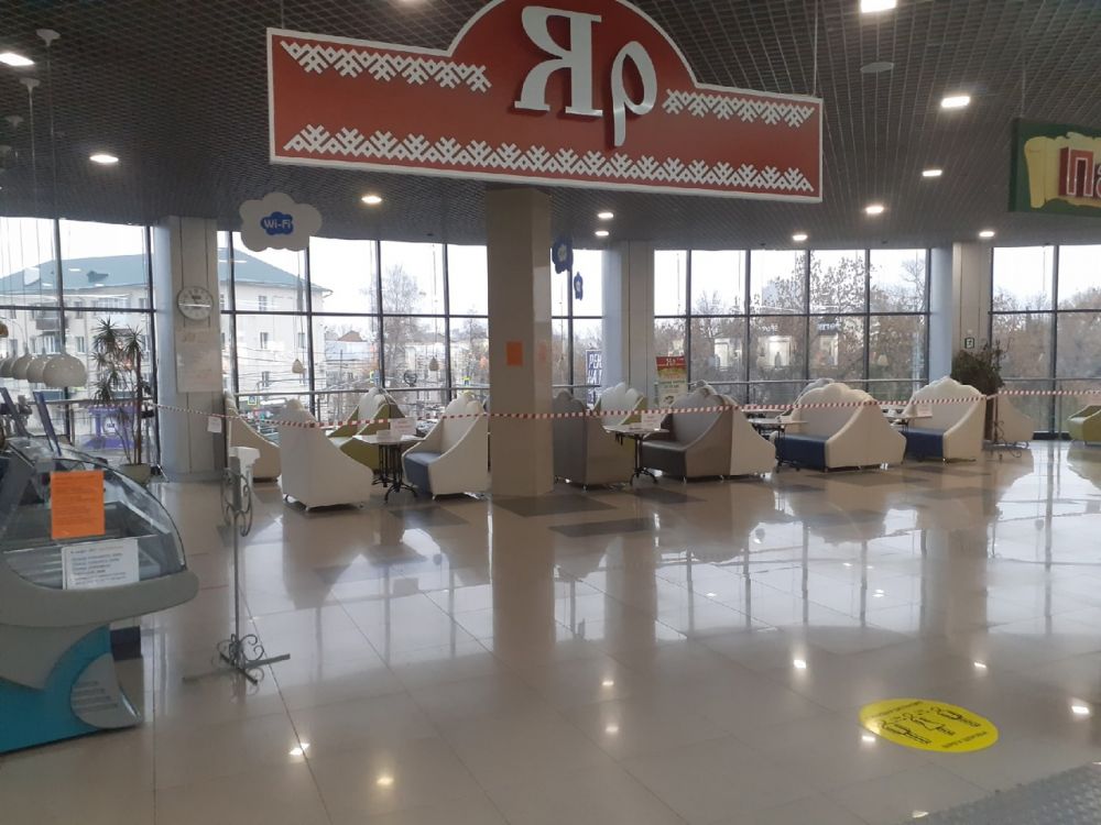 Фудкорты тоже закрыты.