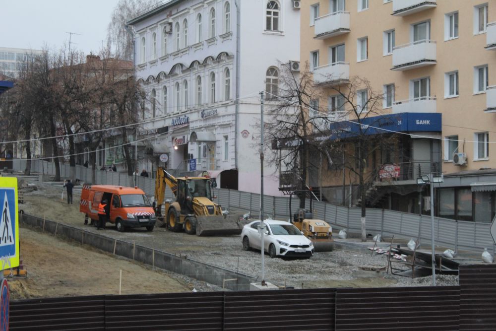 Не прекращаются и ремонтные работы на улице Московской. 