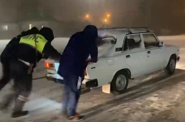 Автоинспекция Ставрополья рекомендует сменить резину перед снегопадом