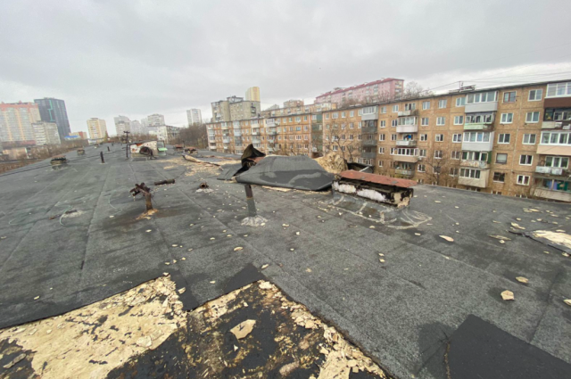 Во Владивостоке отремонтируют кровли крыш, повреждённые ураганным ветром