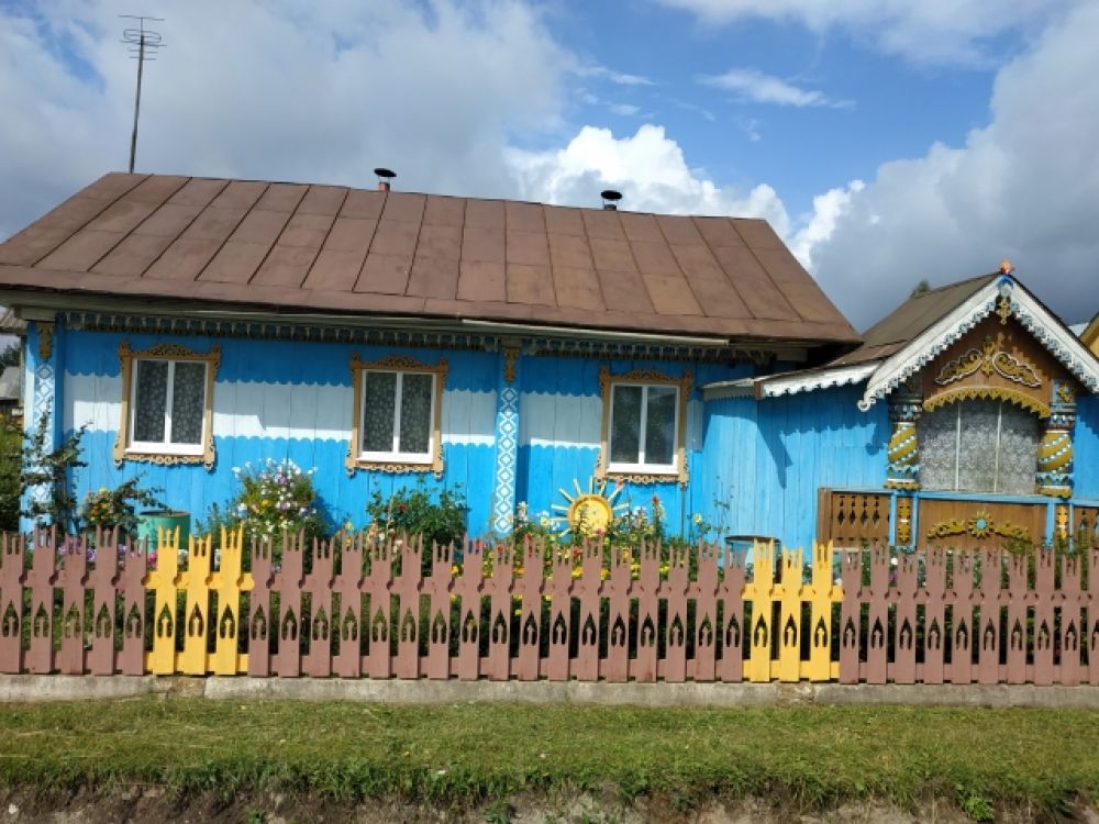 Так выглядит дом, где живёт сам мастер.