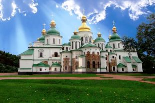 Археологи на территории Софии Киевской нашли уникальный крест.