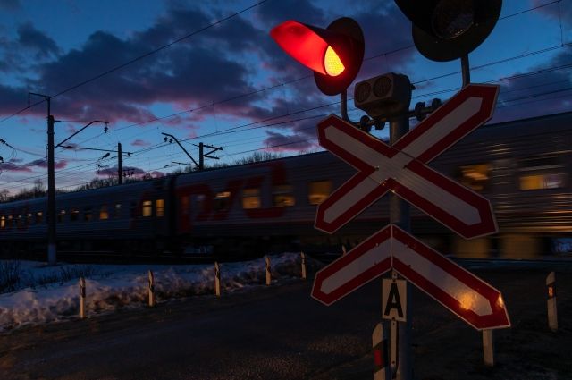 В Рыбном временно закрыли железнодорожный переезд