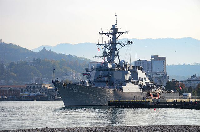 Эсминец Porter ВМС США в грузинском порту Батуми. 08.11.2021