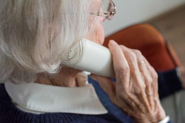Пожилые жители Липецка могут заказать по телефону продукты и лекарства