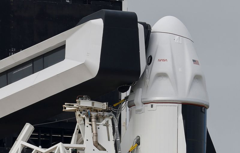 Ракета-носитель Falcon 9 с пилотируемым кораблем Crew Dragon