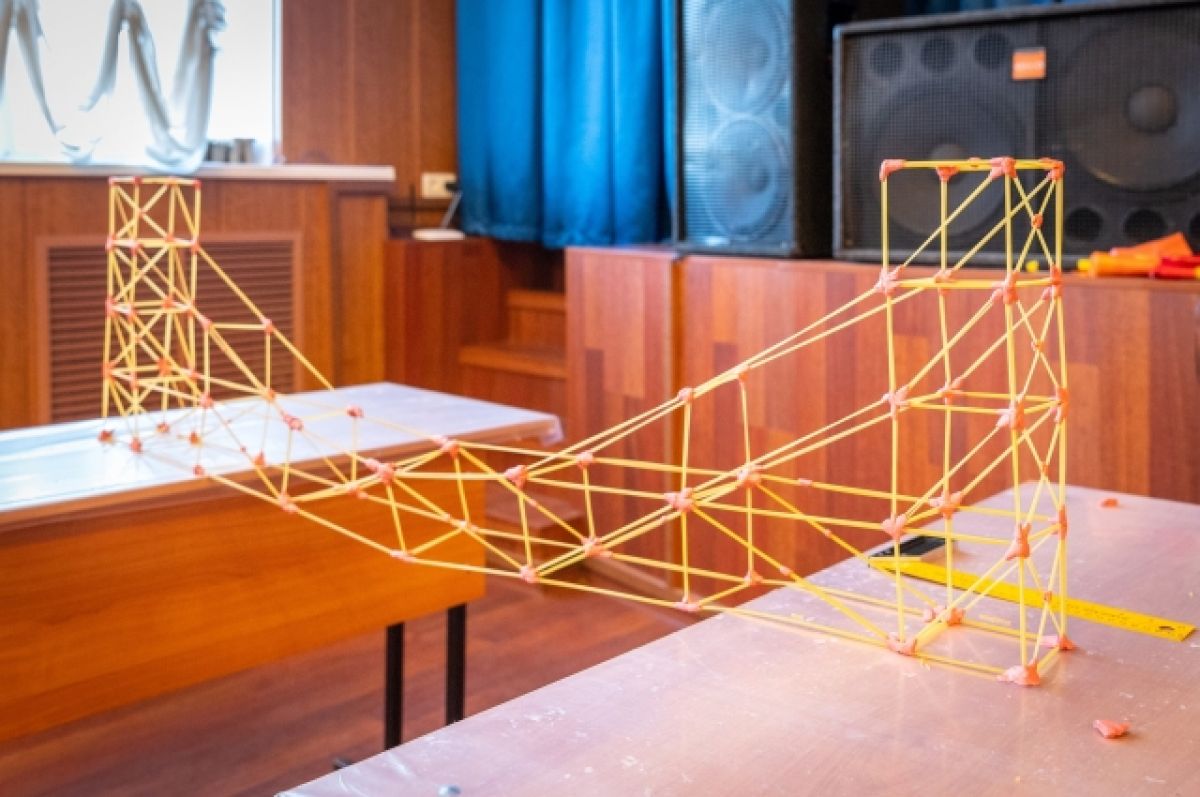 Студенты ТвГТУ возводили мосты из спагетти | АиФ Тверь