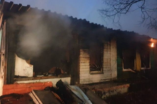 Ночью в Южно-Сахалинске сгорел дом
