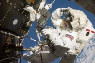Астронавты NASA выйдут в открытый космос для замены неисправной антенны.