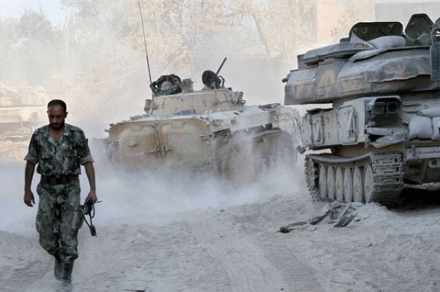 Два сирийских военнослужащих погибли под обстрелом боевиков в Идлибе