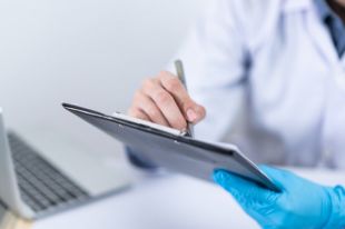 В больницах Ямала появится больше специалистов