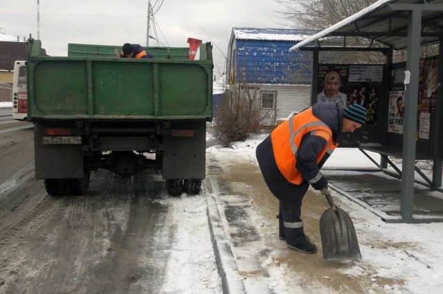 За выходные в Омске израсходовали 2 000 тонн реагентов