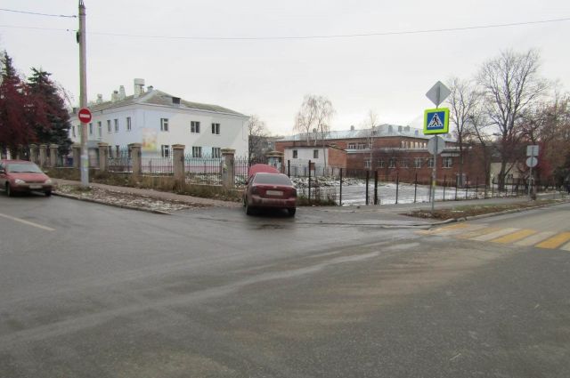 В Ижевске пьяный водитель на полном ходу врезался в забор детского сада