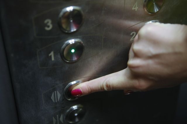 Псковичам рассказали, кто занимается утилизацией старых лифтов