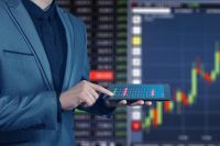 Число уникальных посетителей Школы инвестора ВТБ превысило 200 тысяч человек