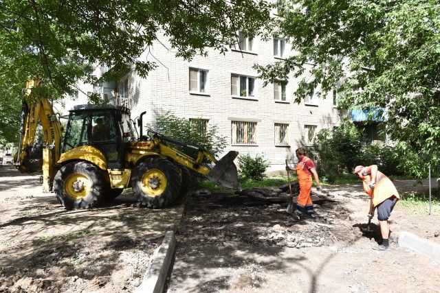 В Ярославле не могут завершить благоустройство четырех дворов