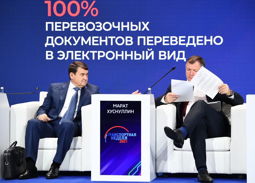 Помощник президента РФ Игорь Левитин (слева) и вице-премьер РФ Марат Хуснуллин на пленарной дискуссии «Транспорт России – 2035. От стратегии – к реализации»