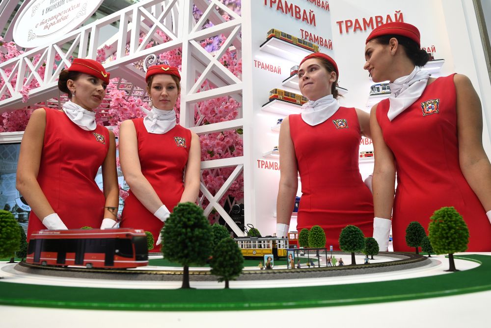 Участницы выставки XV международного форума «Транспорт России»