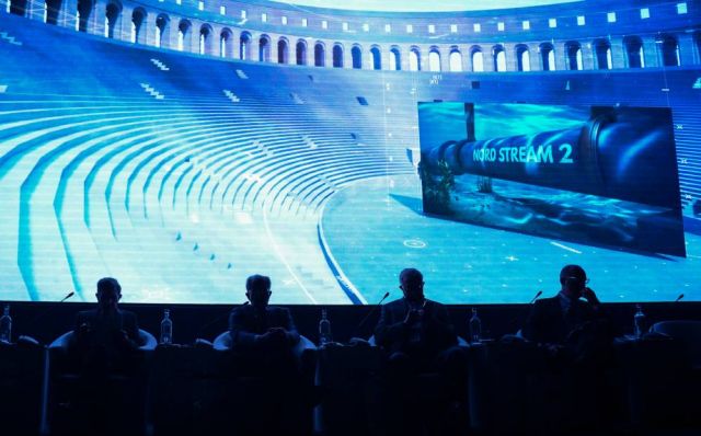 Трансляция ролика о трубопроводе "Северный поток-2" в ходе сессии XIV Евразийского экономического форума в Вероне.