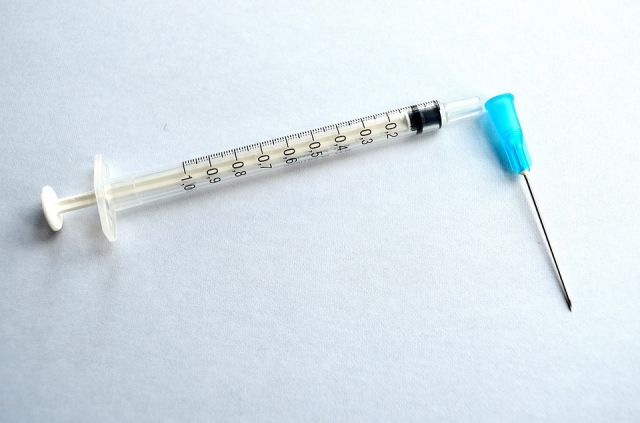 Центр Чумакова может начать производить новую вакцину от полиомиелита .