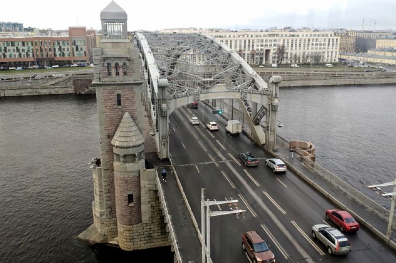 ...только головокружительный вид на один из самых красивых мостов Петербурга.