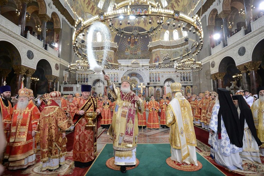 Патриарх Кирилл во время освящения Никольского Морского собора в Кронштадте, 2013 год