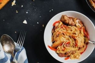 Рисовая лапша с уткой и перцем: рецепт вкусного блюда.