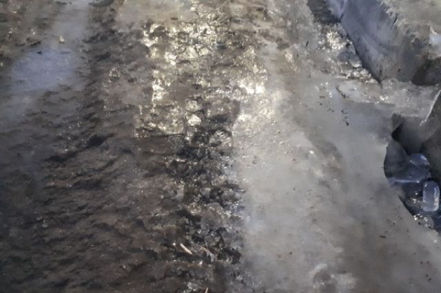 Жителей Удмуртии предупреждают о гололёде и снежных заносах на дорогах