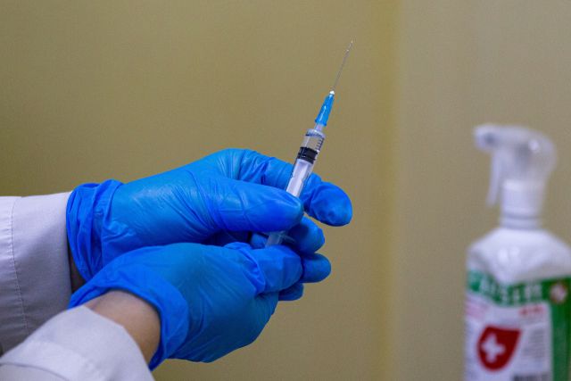 В Новосибирске юрист вызвал полицию в пункт вакцинации от COVID-19