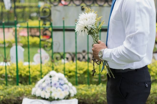 Похороны в пандемию в Петербурге обойдутся почти в 80 тысяч рублей