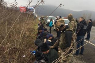 Перевозили нелегалов: на Закарпатье задержали четырех украинцев