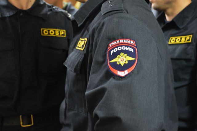 Бойцы СОБРа задержали водителя в Первомайском районе Новосибирска