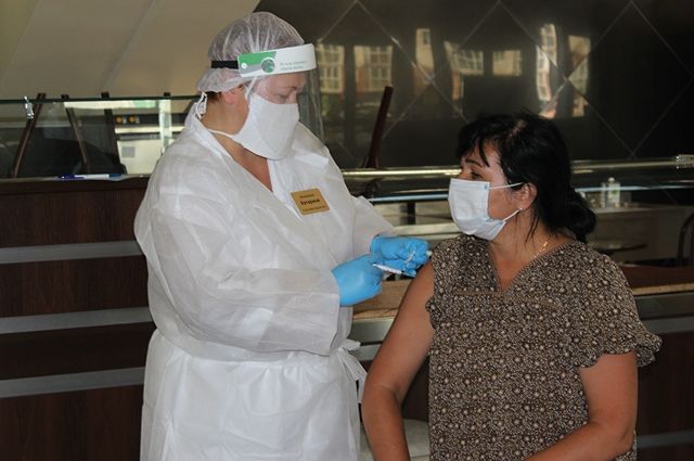 В Приморье около 700 человек отстранено от работы за отказ вакцинироваться