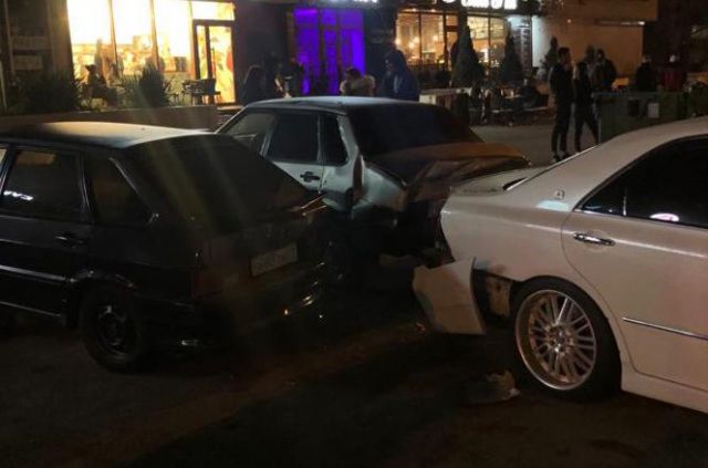 В Майкопе произошла авария с участием нескольких автомобилей