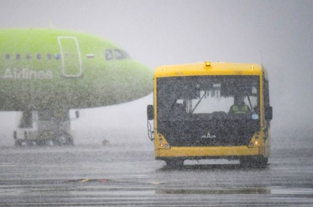 Аэропорт Васьково закрыли из-за снегопада
