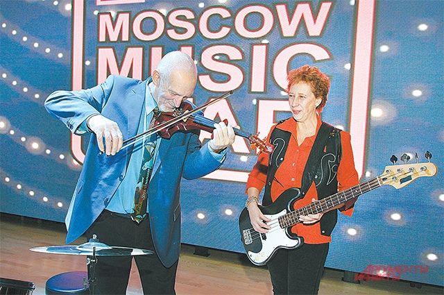 Участникам «Московского долголетия» Владимиру Бриткину и Елене Маянц из Головинского района понравились их роли в фильме.