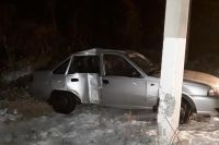 В Орске в столкновении Daewoo с опорой ЛЭП пострадала девушка-подросток.
