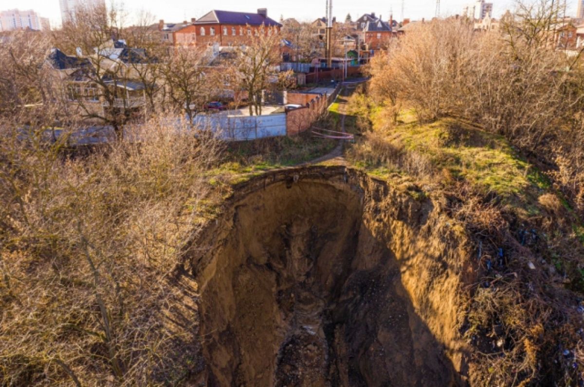 Ростовский «Водоканал» назвал возможную причину обрушения грунта | АиФ  Ростов-на-Дону