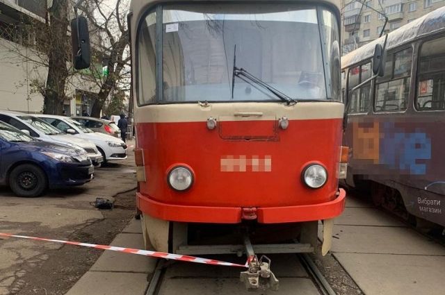 В Киеве женщина попала под трамвай: она погибла на месте