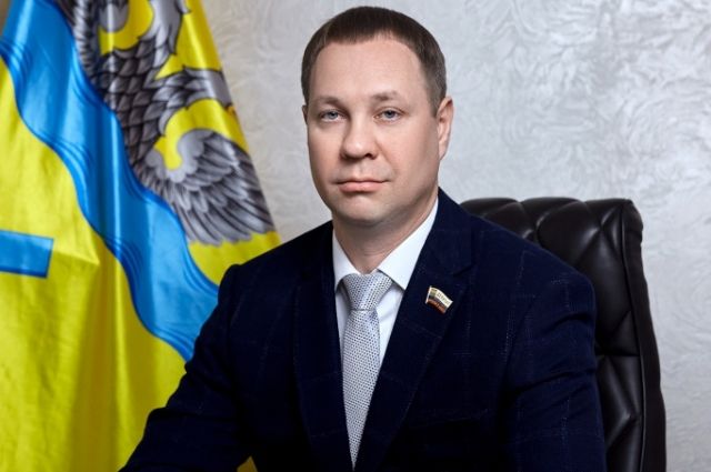 В горсовете Оренбурга не подтвердили информацию об исключении депутата Николаева из фракции ЛДПР.