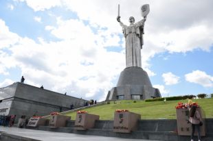 В Киеве хотят реконструировать памятник “Родина-мать”