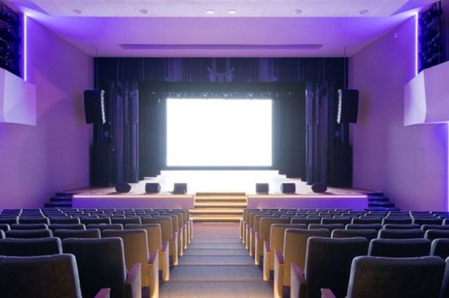 До 70% увеличена заполняемость залов в театрах и кино в Псковской области