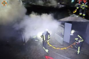 В Киеве ночью сгорели четыре автомобиля.