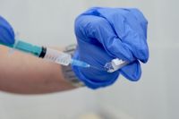 Pfizer и BioNTech проверяют действует ли их вакцина от нового штамма 