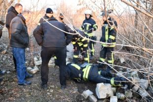 Изнасиловали и убили: под Луганском в колодце нашли тело мужчины.