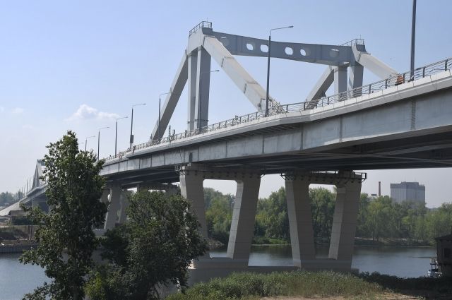 На Самарском (Фрунзенском) мосту завершается благоустройство трассы