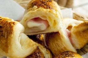 Рогалики с ветчиной: пошаговый рецепт приготовления.