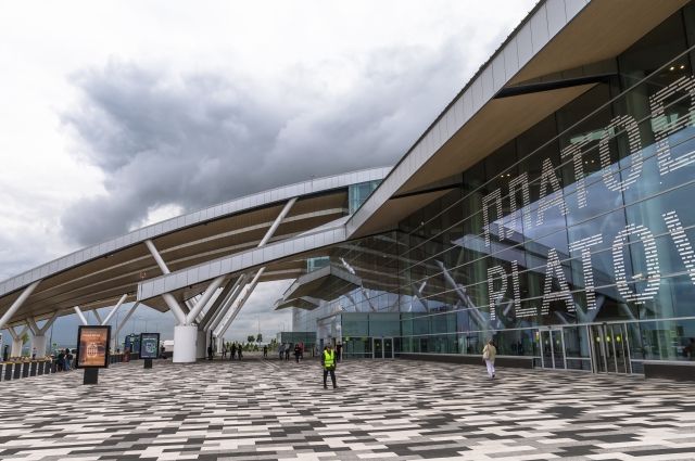 В ростовском аэропорту экстренно сел вылетевший из Сочи самолёт